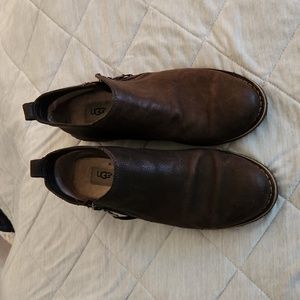 Size 9.5 low heel ankle ugg clementine Australian leather